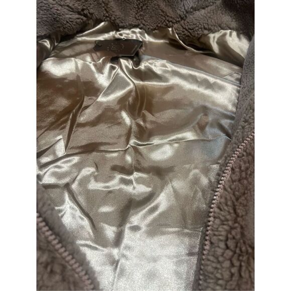 Janice Sherpa Lined Vest Jacket  Khaki One Size NWT - Picture 6 of 7